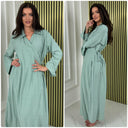 Kleid mit Schlitz, Ärmeln, Wickeldesign und Bindegürtel