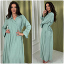 Kleid mit Schlitz, Ärmeln, Wickeldesign und Bindegürtel