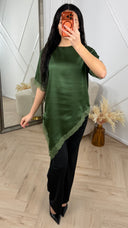 Satijnen Top met Asymmetrische Kantafwerking