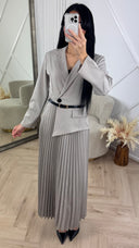 Luxe Blazer Plissé Maxi Jurk met Ceintuur