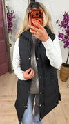 Lange gewatteerde bodywarmer met capuchon