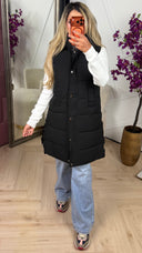Lange gewatteerde bodywarmer met capuchon