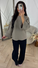 Luxe Knit Top met Gouden Knopen op de Mouwen