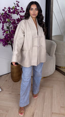 Oversized Trenchcoat met Knoopdetails