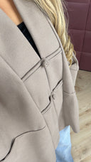 Oversized Trenchcoat met Knoopdetails