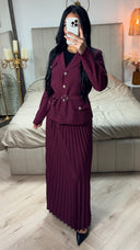 Set aus Blazer mit Bindegürtel und Faltenrock
