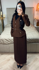 Set aus Blazer mit Bindegürtel und Faltenrock