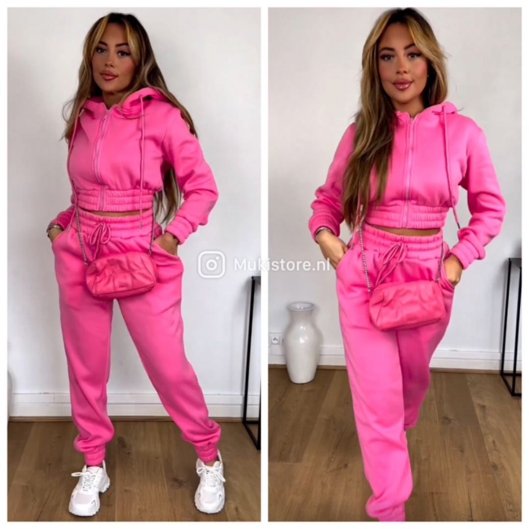 Koop unieke stijl jogging set. Koop je trendy kleding voor meisjes in Rotterdam.